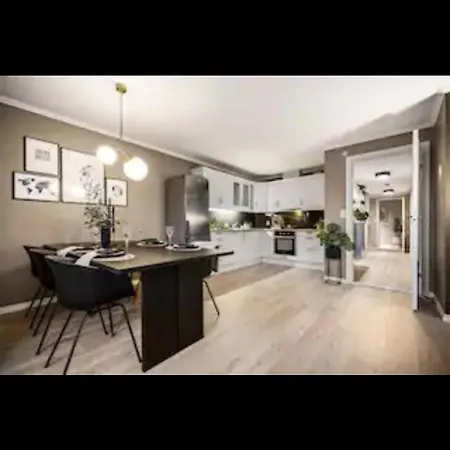 Stor Leilighet Med Nydelig Utsikt Og Solforhold Apartamento
